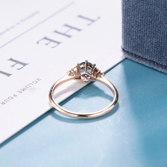 14k yellow gold and diamond Alexandrite ring. - Picture 5 of 6